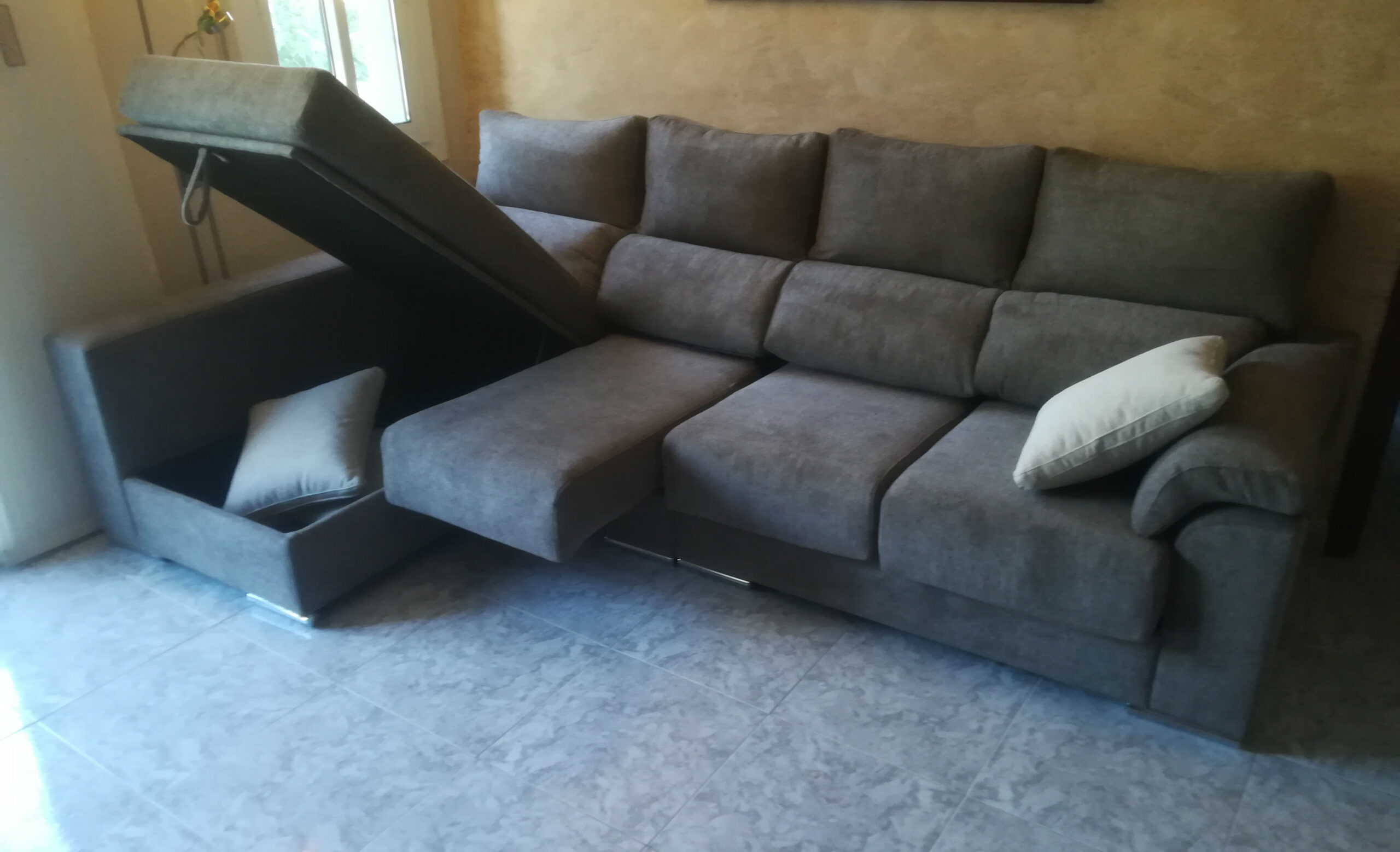 Mejor sofá calidad precio. asiento deslizante, respaldo alto  reclinable,arcón